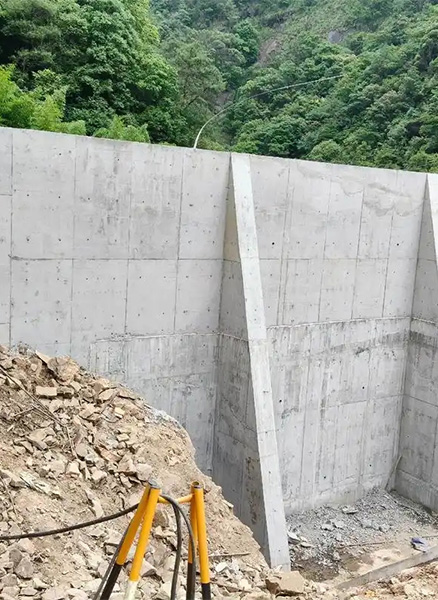 焦作解放区重力式挡土墙